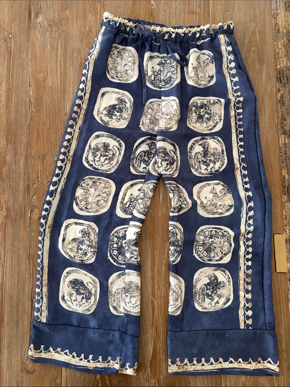 Zara Small Navy Blue and Cream Wide Leg Pants